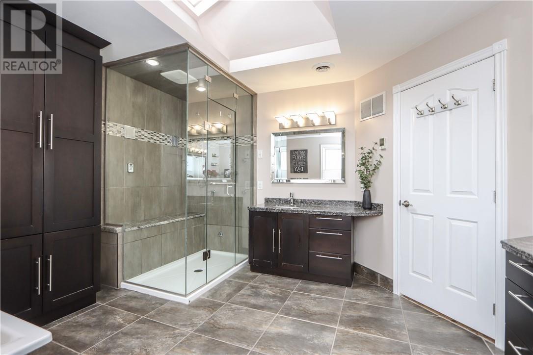 81 Forestdale Drive, Sudbury, ON - Indoor Photo Showing Bathroom