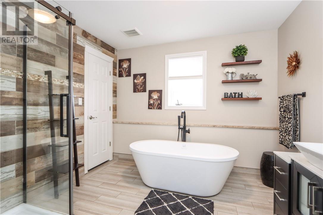 81 Forestdale Drive, Sudbury, ON - Indoor Photo Showing Bathroom