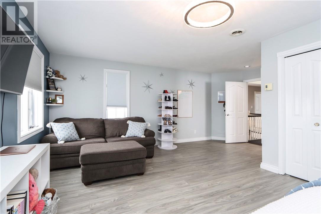 81 Forestdale Drive, Sudbury, ON - Indoor Photo Showing Living Room
