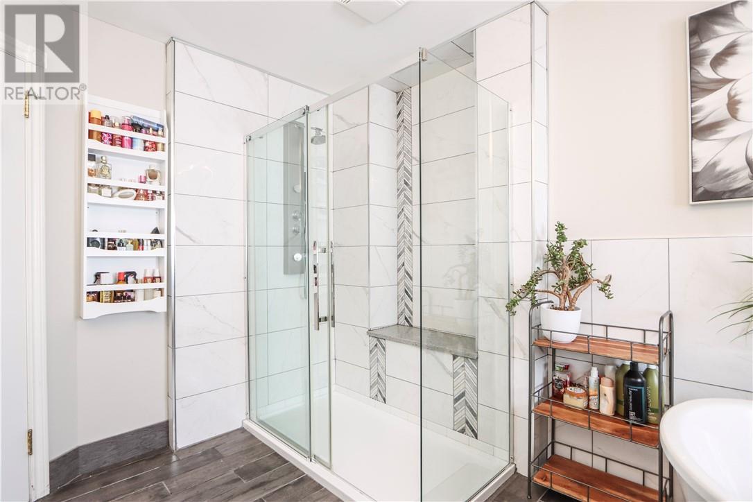 81 Forestdale Drive, Sudbury, ON - Indoor Photo Showing Bathroom