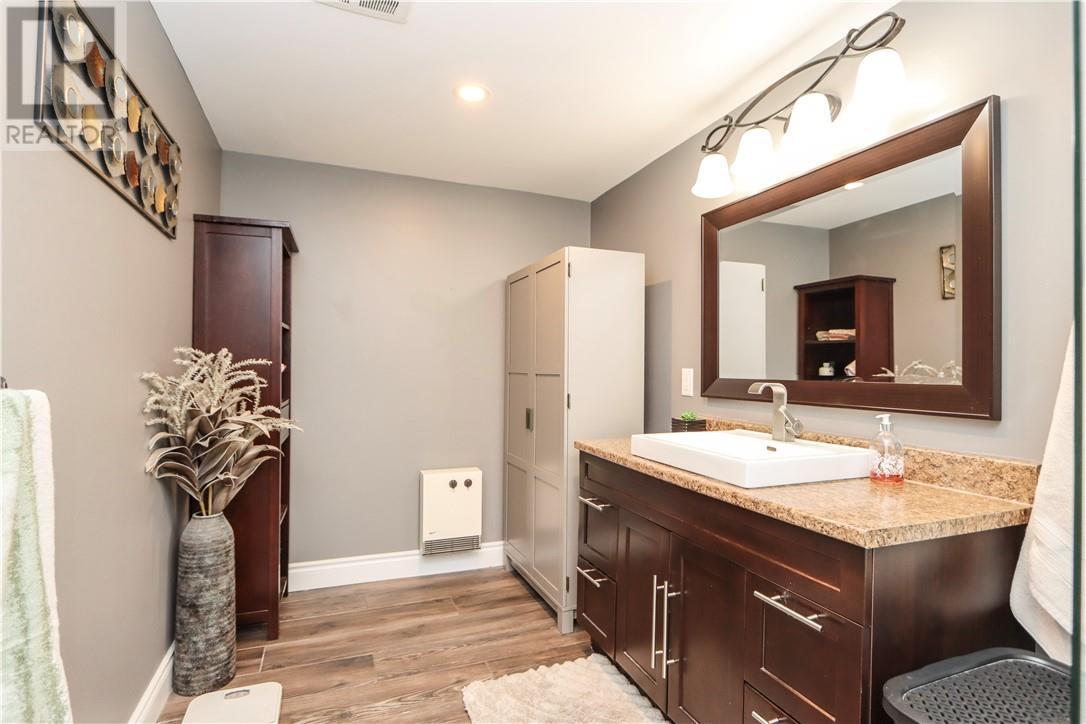 81 Forestdale Drive, Sudbury, ON - Indoor Photo Showing Bathroom