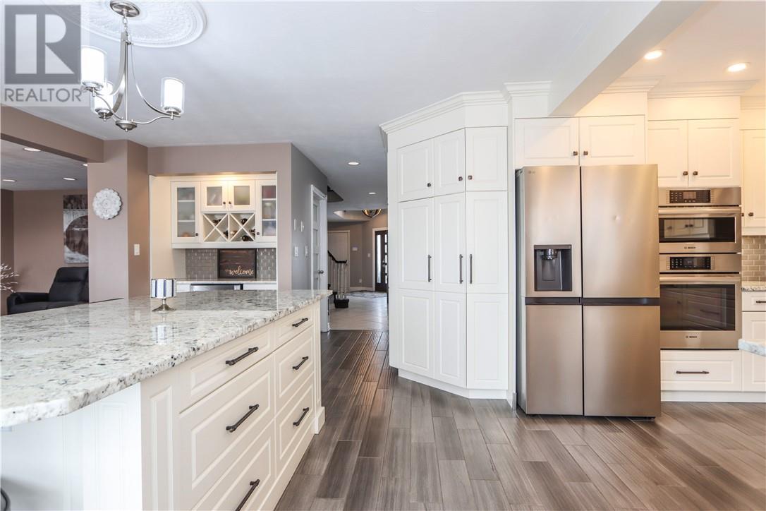 81 Forestdale Drive, Sudbury, ON - Indoor Photo Showing Kitchen With Upgraded Kitchen