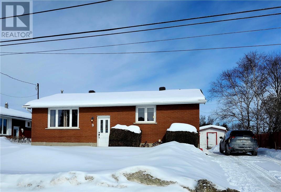 9 Falcon Street, Chelmsford, ON - Outdoor