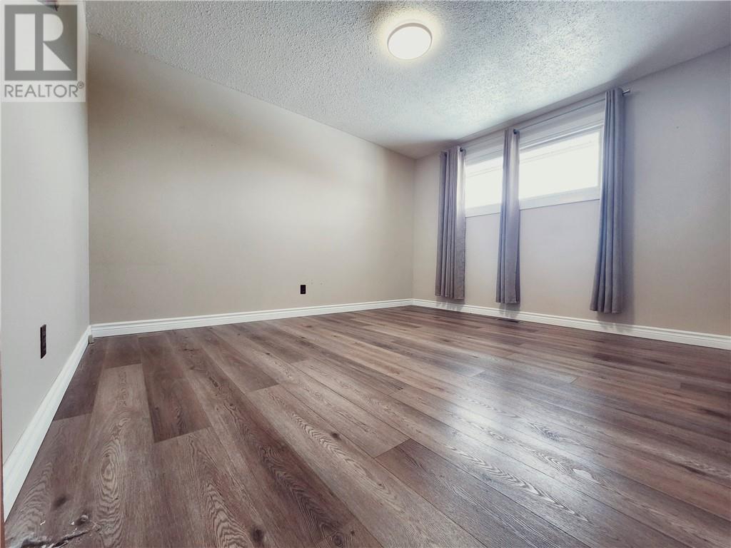 9 Falcon Street, Chelmsford, ON - Indoor Photo Showing Other Room