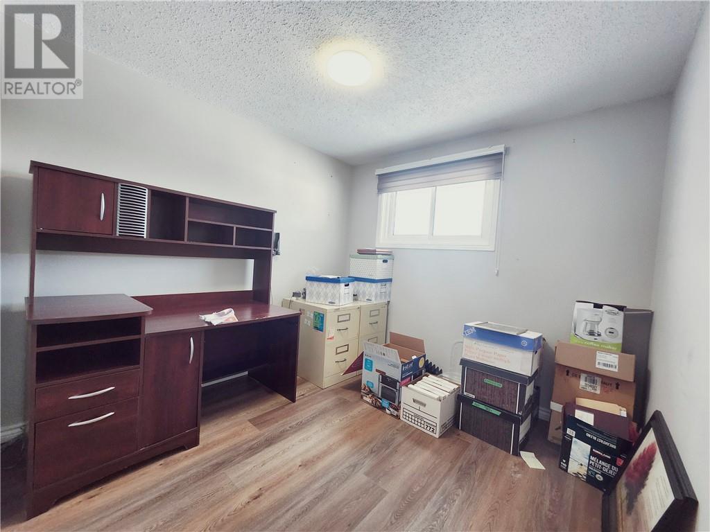 9 Falcon Street, Chelmsford, ON - Indoor