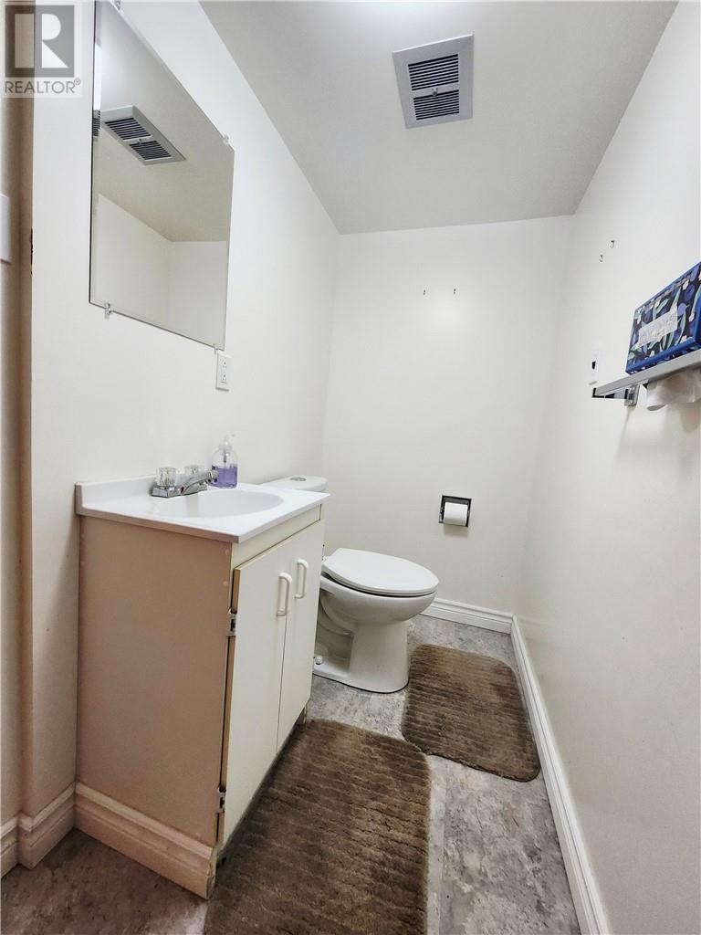 9 Falcon Street, Chelmsford, ON - Indoor Photo Showing Bathroom