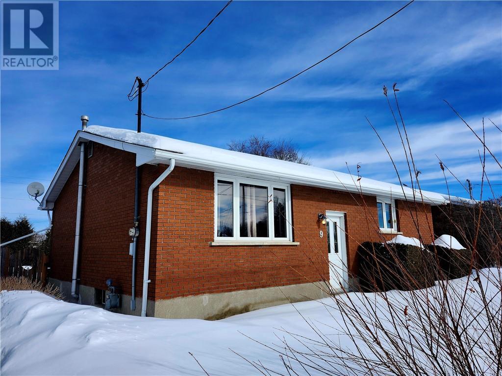 9 Falcon Street, Chelmsford, ON - Outdoor With Exterior
