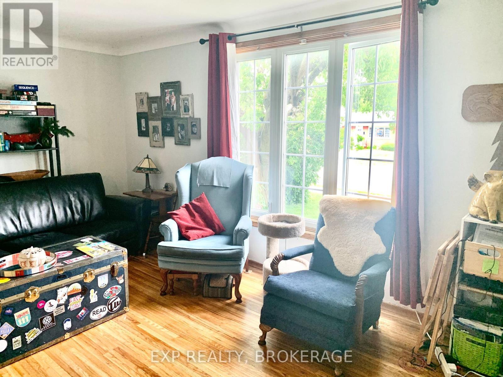 Unit 2 - 16 Daly Street, Kingston (Rideau), ON - Indoor Photo Showing Living Room