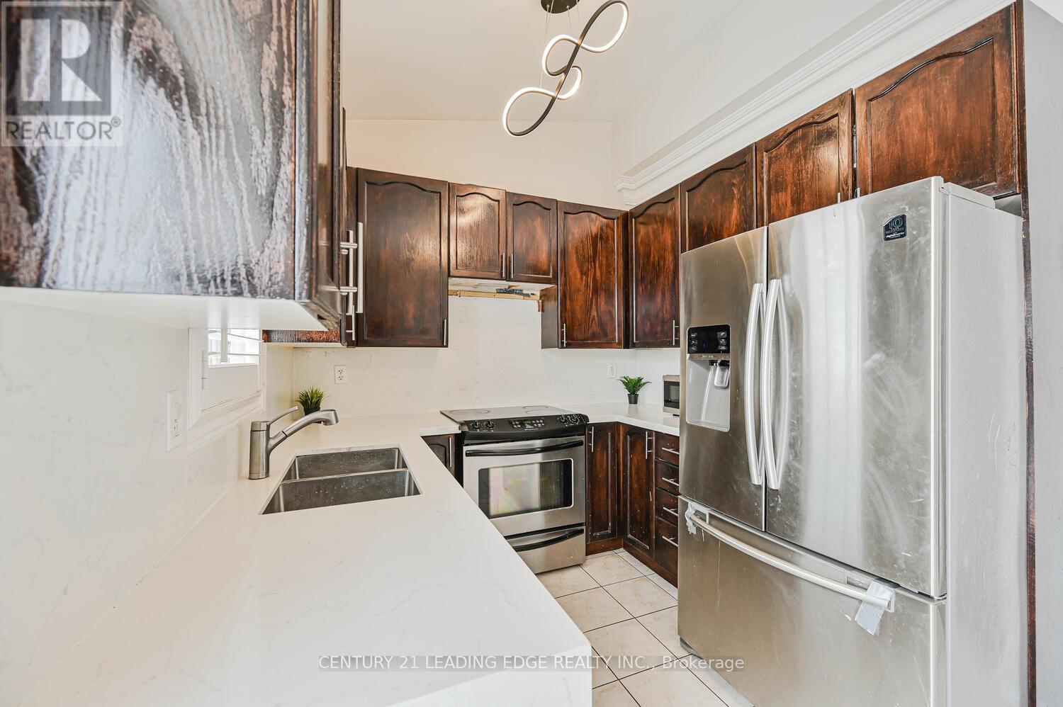 44 Deepcoral Court, Brampton, ON - Indoor Photo Showing Kitchen With Double Sink