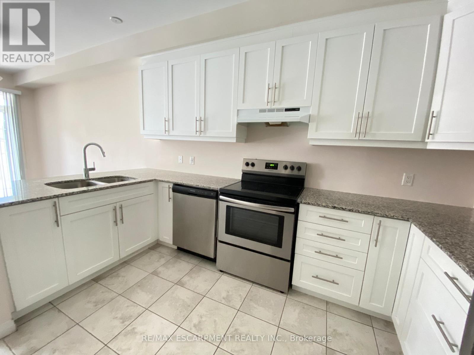 4 Workman Lane, Hamilton, ON - Indoor Photo Showing Kitchen With Stainless Steel Kitchen With Double Sink