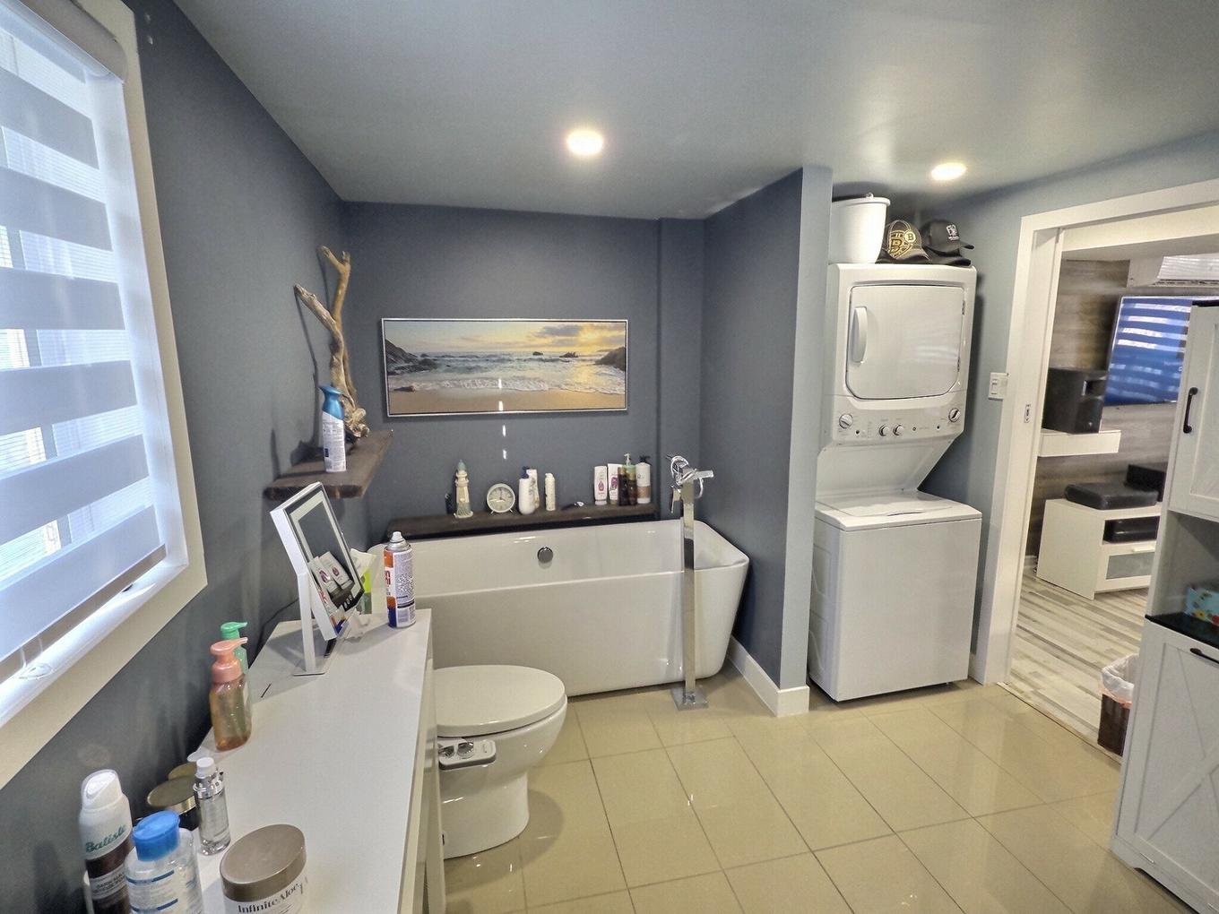 Bathroom - 1110 Rue Gatineau, Québec (La Haute-Saint-Charles), QC - Indoor Photo Showing Laundry Room