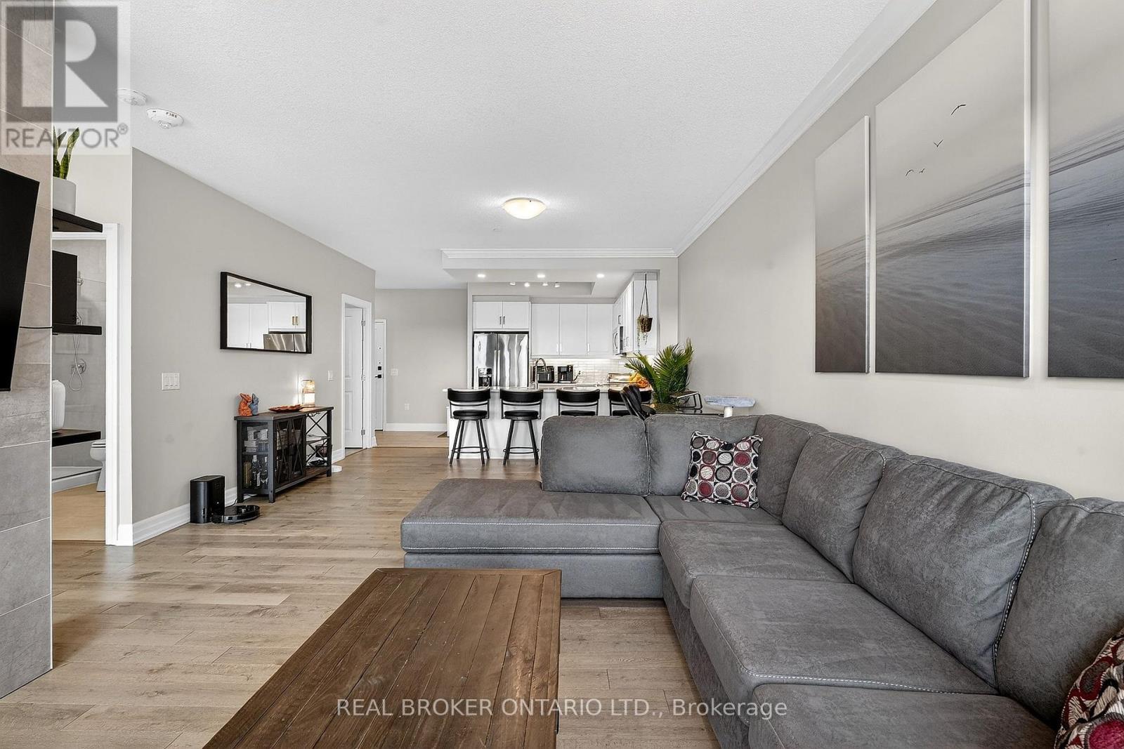 609 - 1878 Gordon Street, Guelph, ON - Indoor Photo Showing Living Room