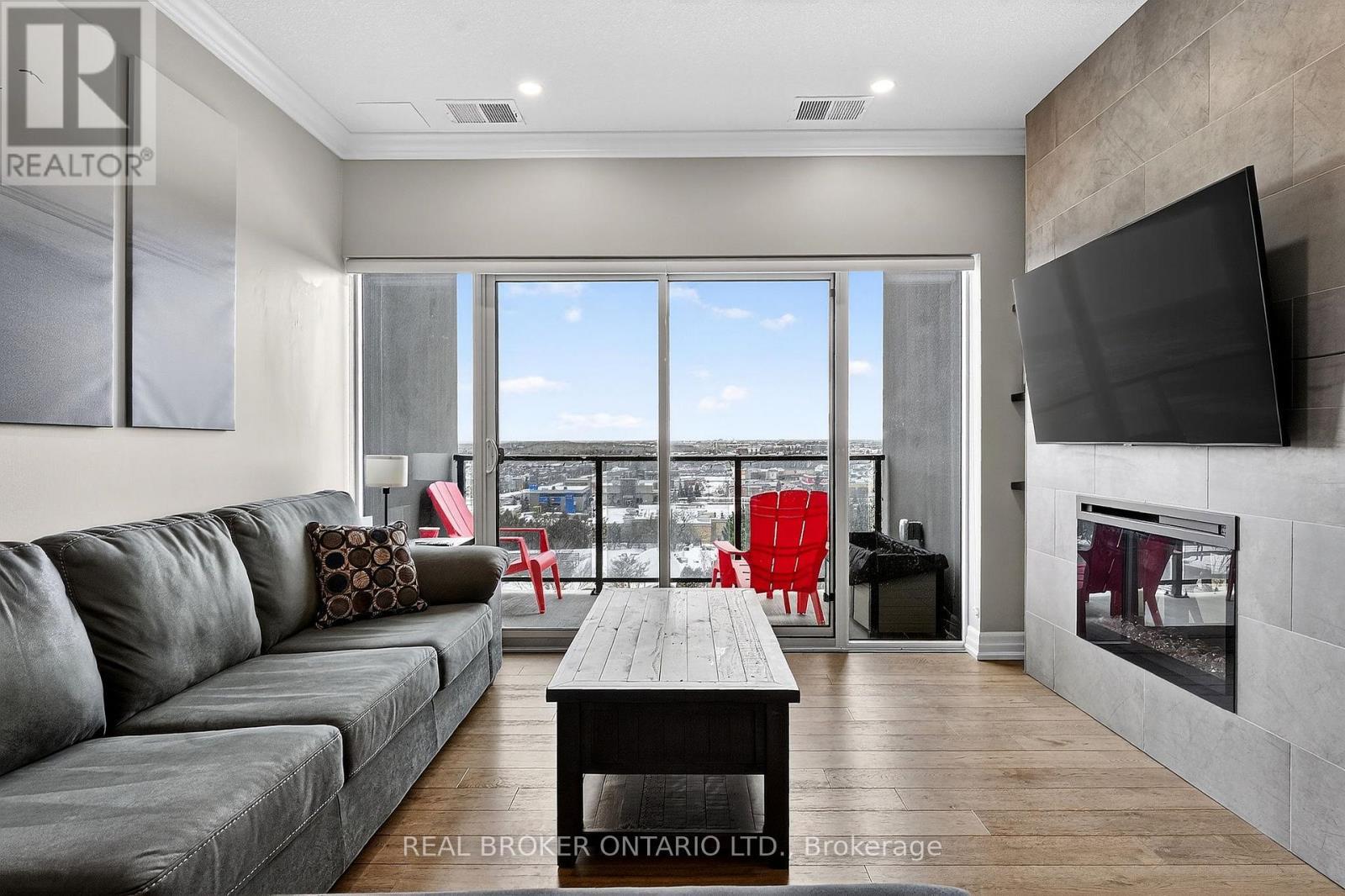 609 - 1878 Gordon Street, Guelph, ON - Indoor Photo Showing Living Room With Fireplace