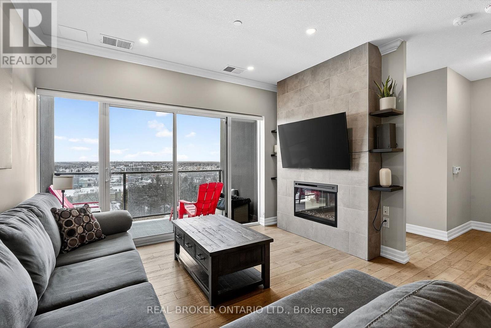 609 - 1878 Gordon Street, Guelph, ON - Indoor Photo Showing Living Room With Fireplace