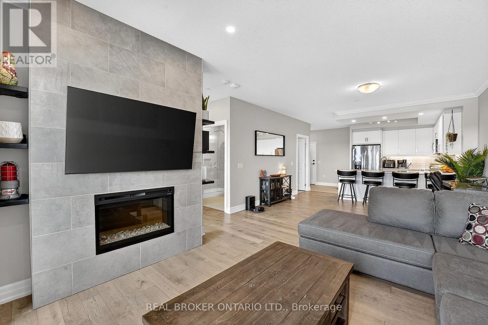 609 - 1878 Gordon Street, Guelph, ON - Indoor Photo Showing Living Room With Fireplace
