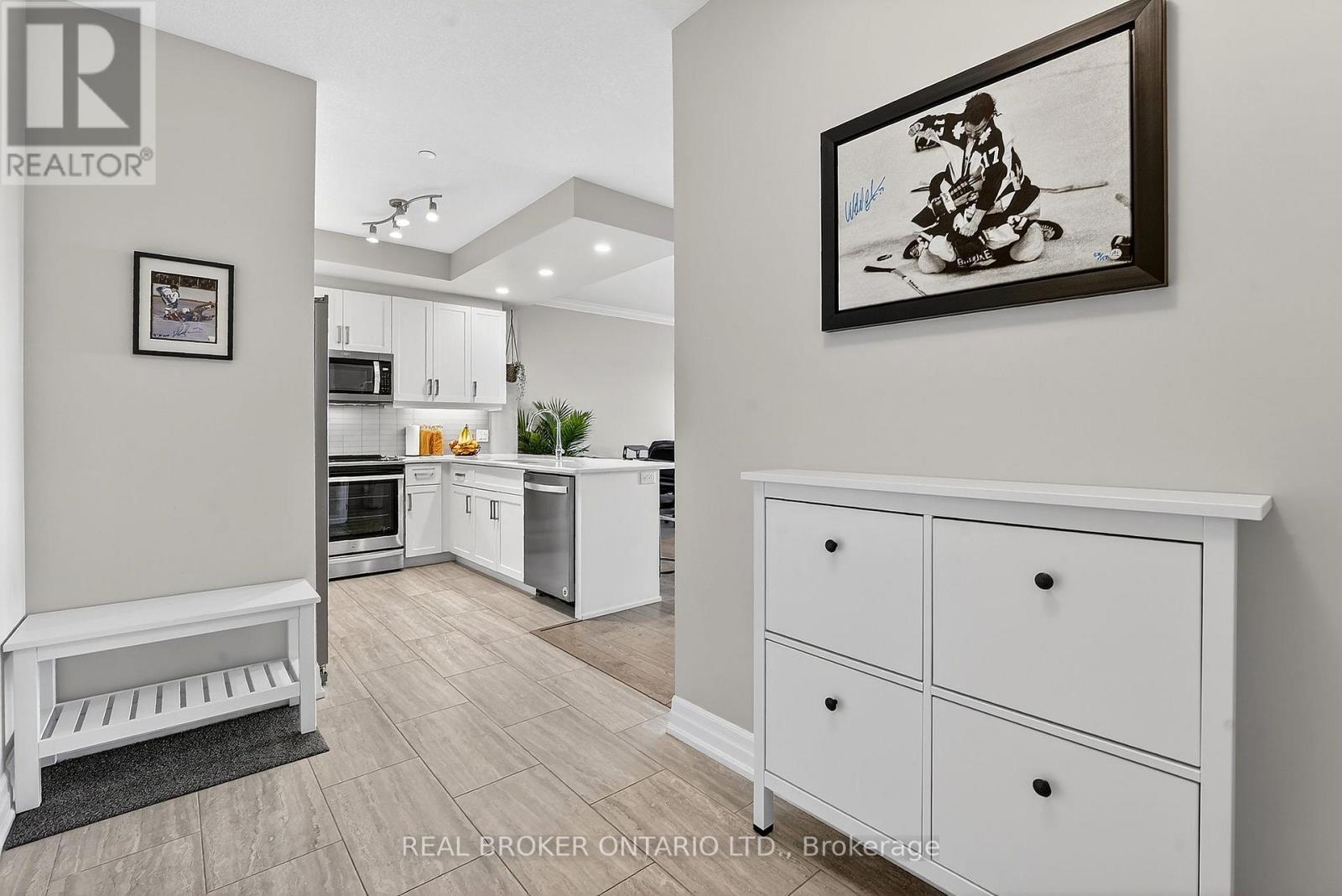 609 - 1878 Gordon Street, Guelph, ON - Indoor Photo Showing Kitchen