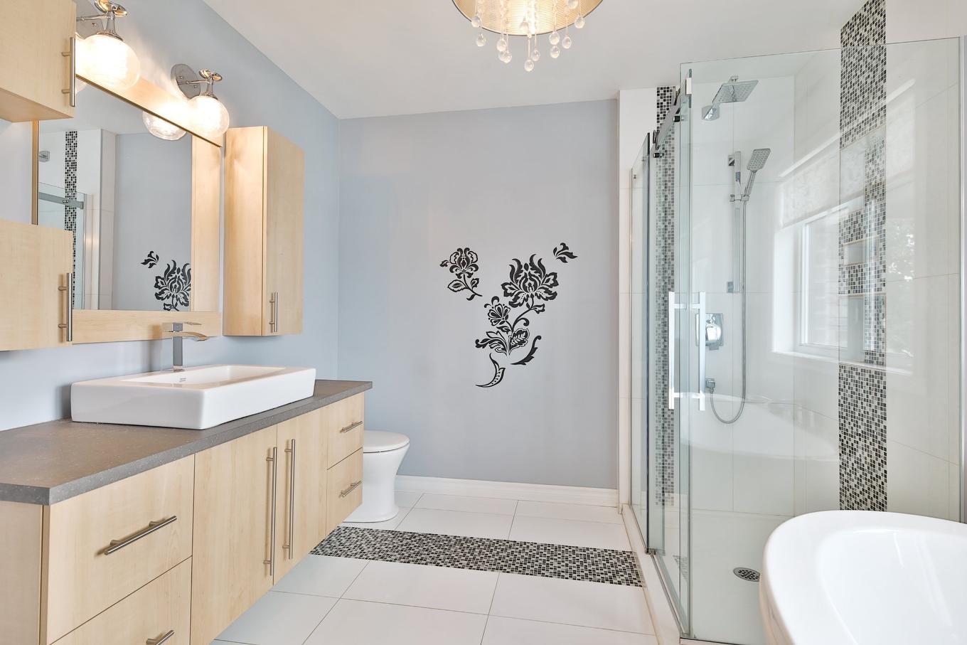 Ensuite bathroom - 1529 Rue Riendeau, Chambly, QC - Indoor Photo Showing Bathroom