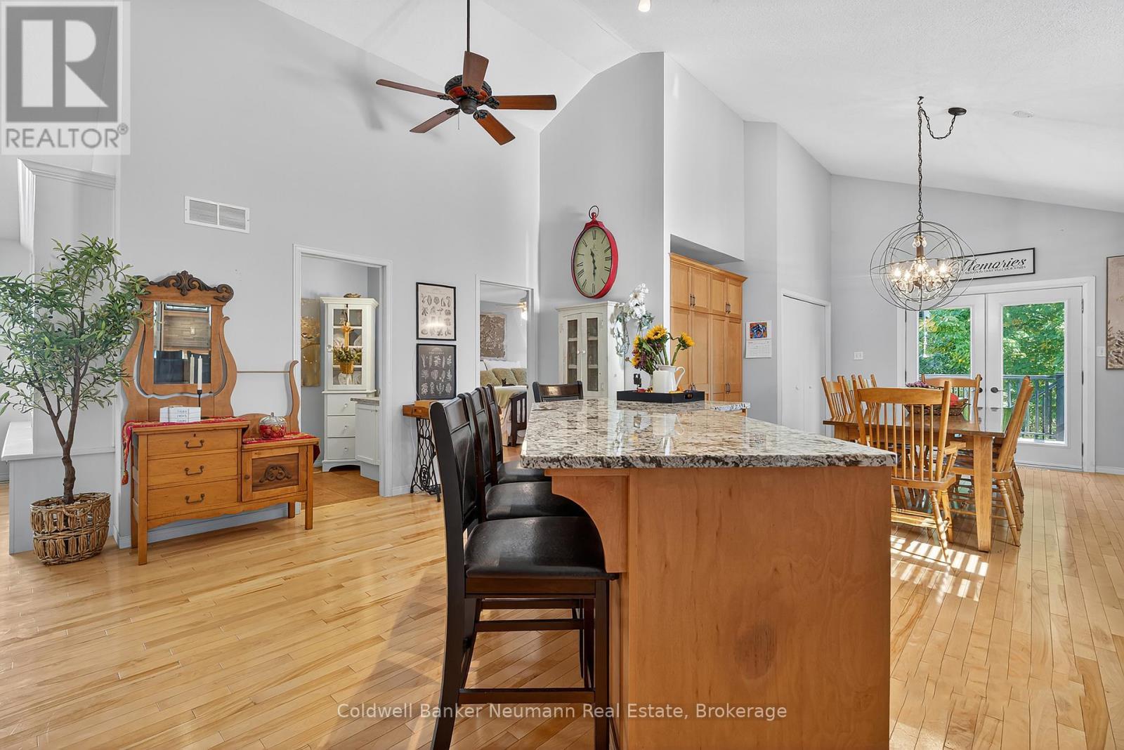 17 Milson Crescent, Guelph (Kortright Hills), ON - Indoor