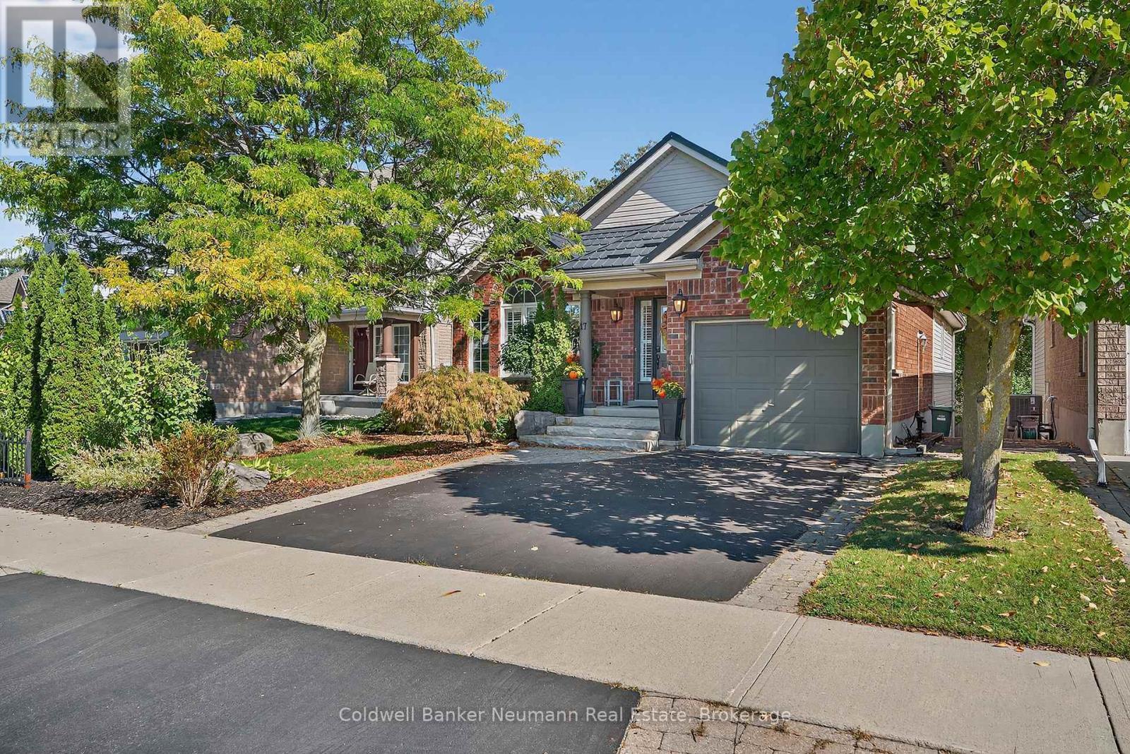 17 Milson Crescent, Guelph (Kortright Hills), ON - Outdoor