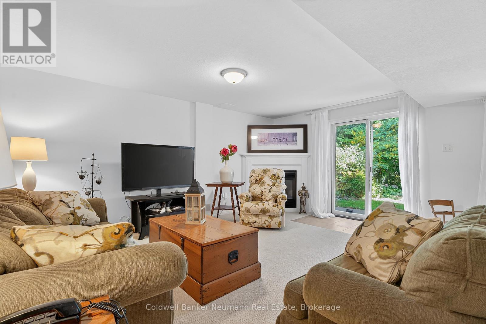 17 Milson Crescent, Guelph (Kortright Hills), ON - Indoor Photo Showing Living Room