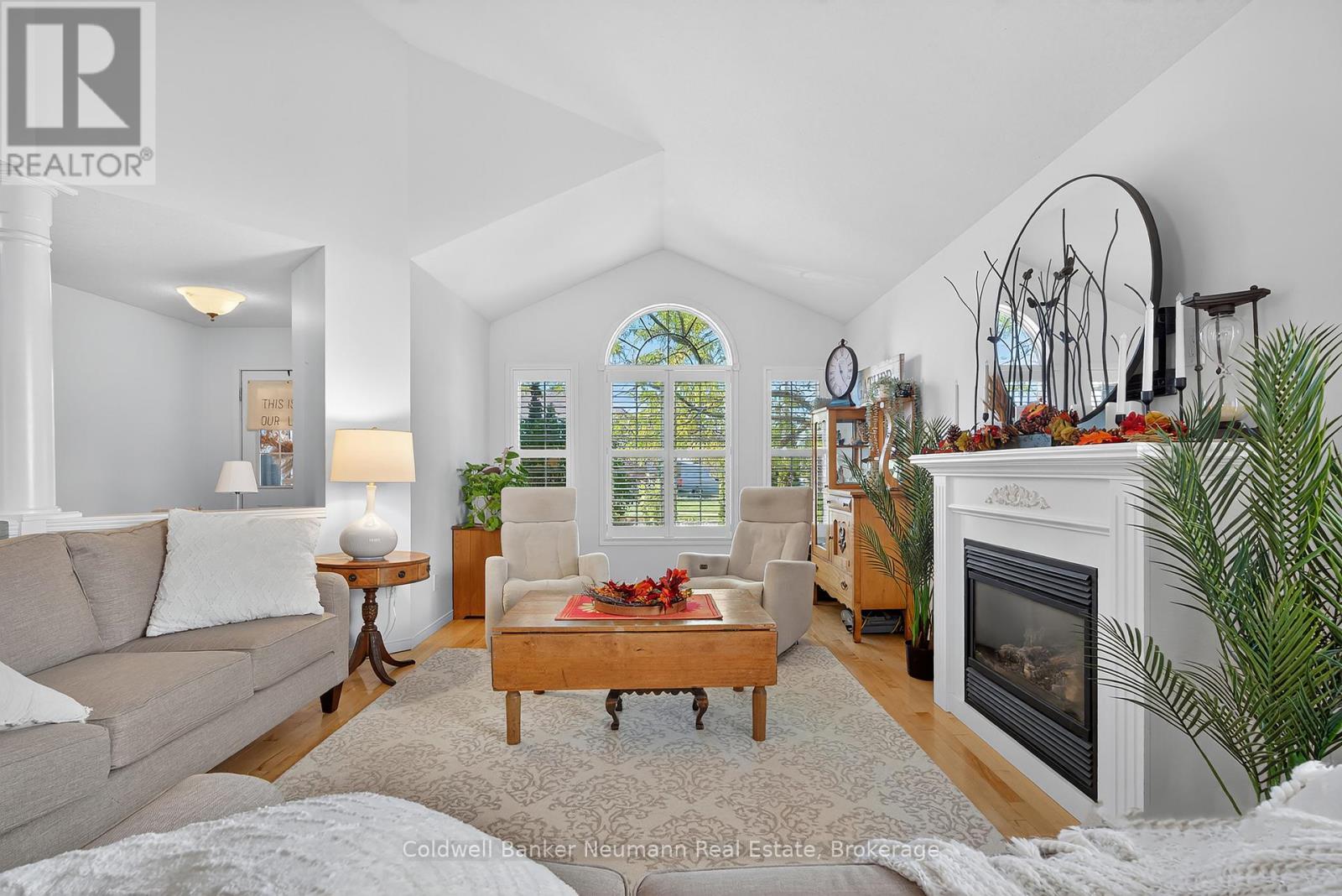 17 Milson Crescent, Guelph (Kortright Hills), ON - Indoor Photo Showing Living Room With Fireplace