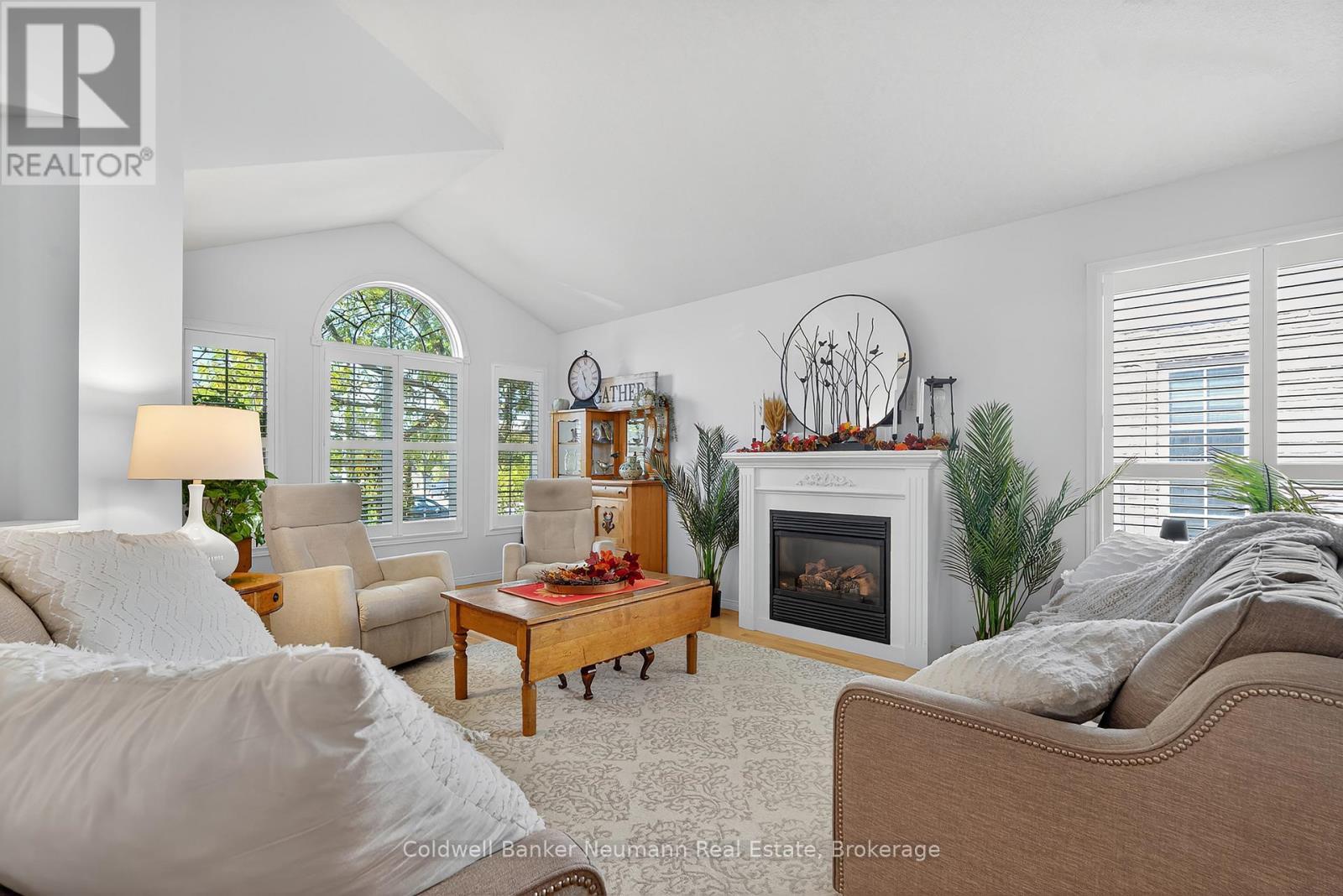 17 Milson Crescent, Guelph (Kortright Hills), ON - Indoor Photo Showing Living Room With Fireplace
