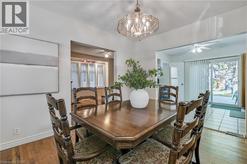 30 Troy Street, Kitchener, ON - Indoor Photo Showing Dining Room