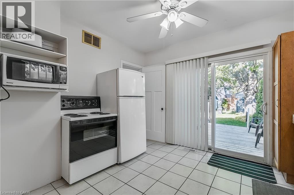 30 Troy Street, Kitchener, ON - Indoor Photo Showing Kitchen