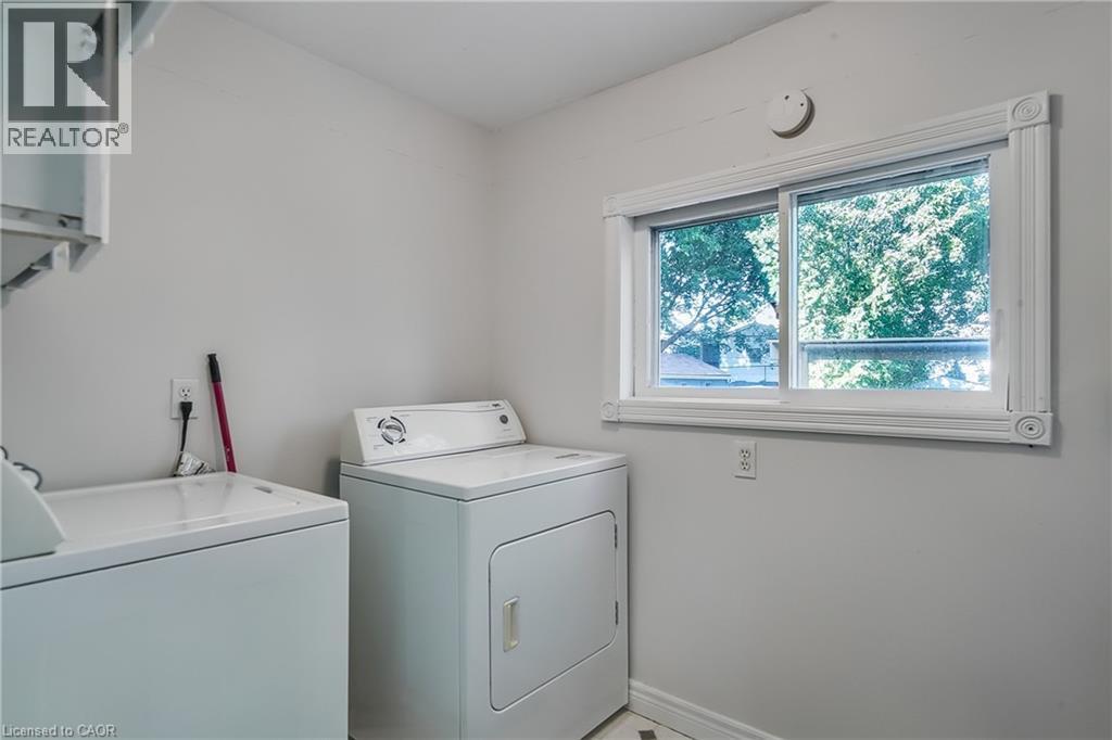 30 Troy Street, Kitchener, ON - Indoor Photo Showing Laundry Room