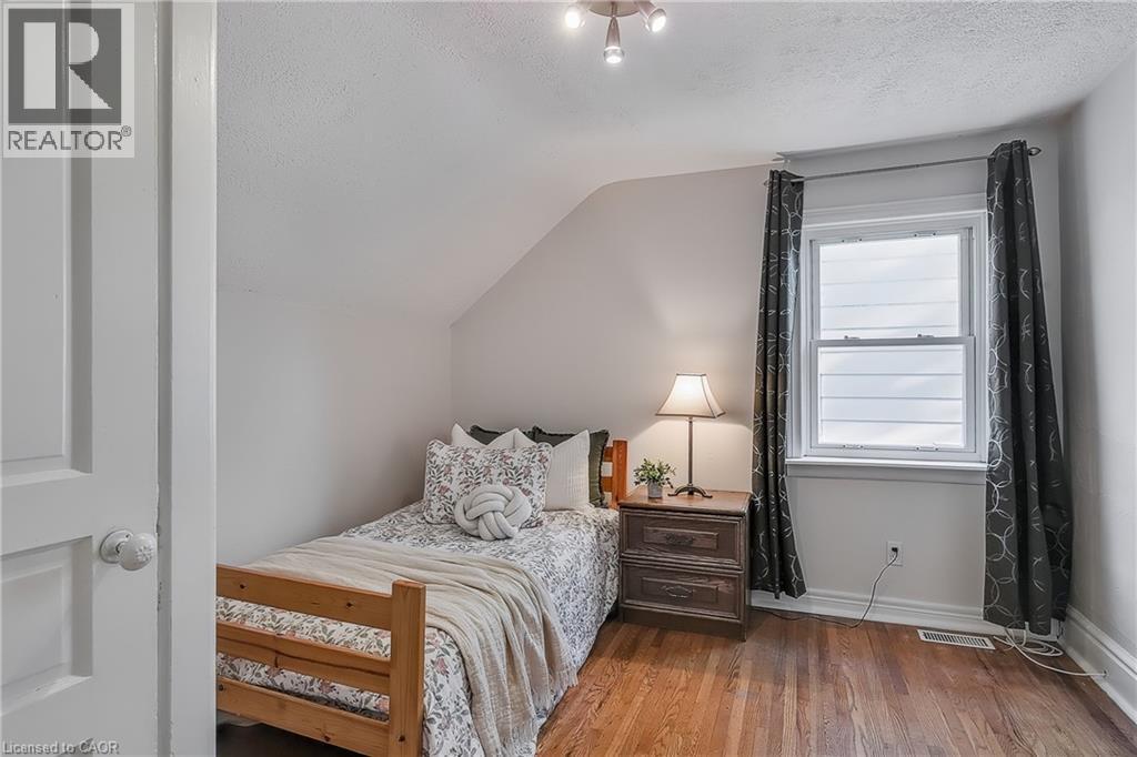 30 Troy Street, Kitchener, ON - Indoor Photo Showing Bedroom