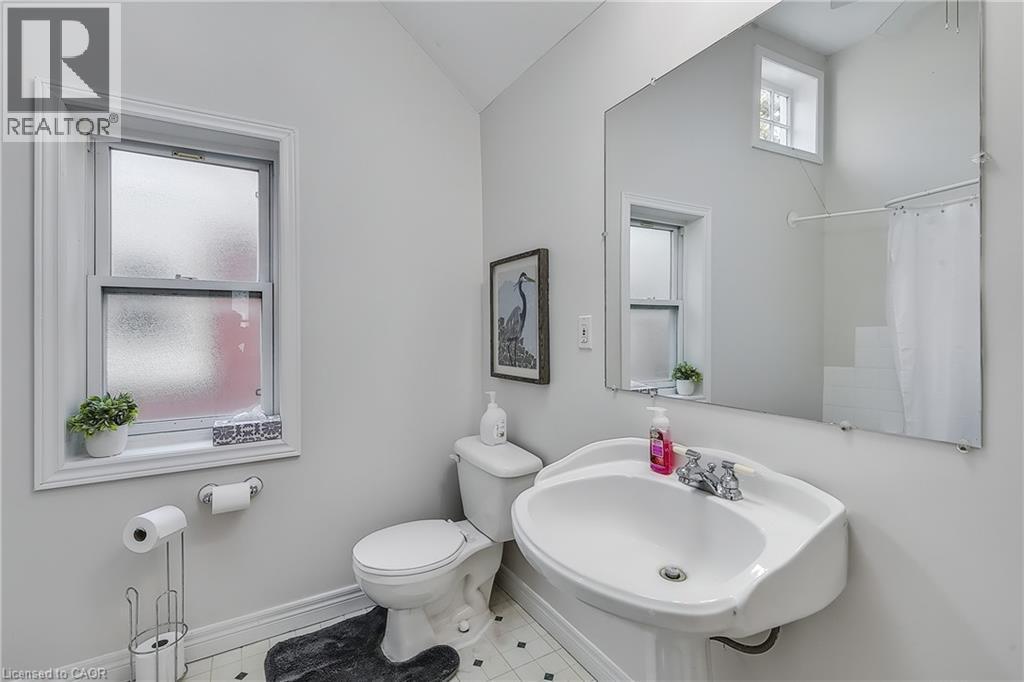 30 Troy Street, Kitchener, ON - Indoor Photo Showing Bathroom