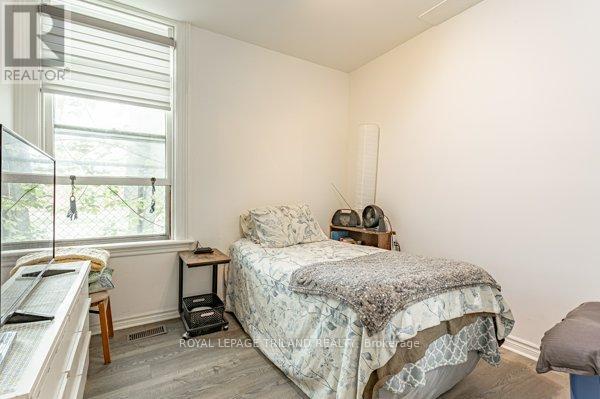 848 Dundas Street E, London East (East G), ON - Indoor Photo Showing Bedroom
