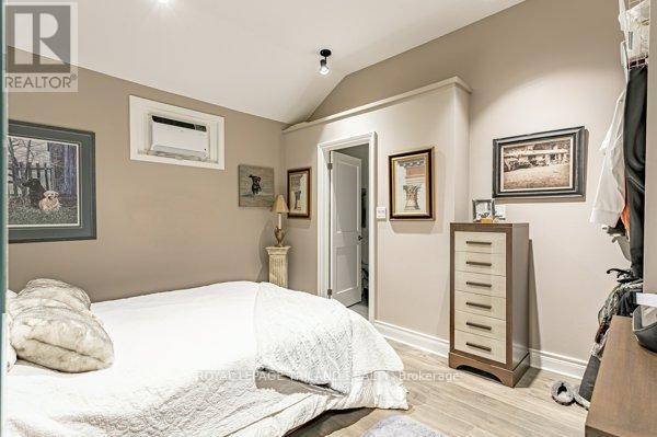 848 Dundas Street E, London East (East G), ON - Indoor Photo Showing Bedroom