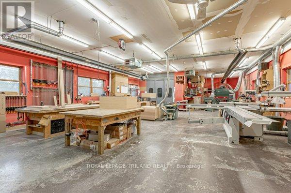 848 Dundas Street E, London East (East G), ON - Indoor