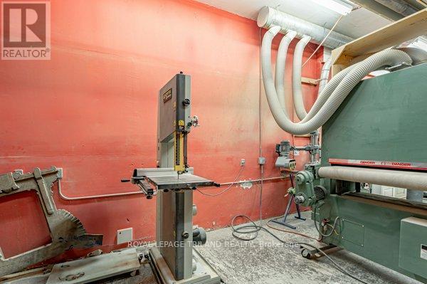 848 Dundas Street E, London East (East G), ON - Indoor