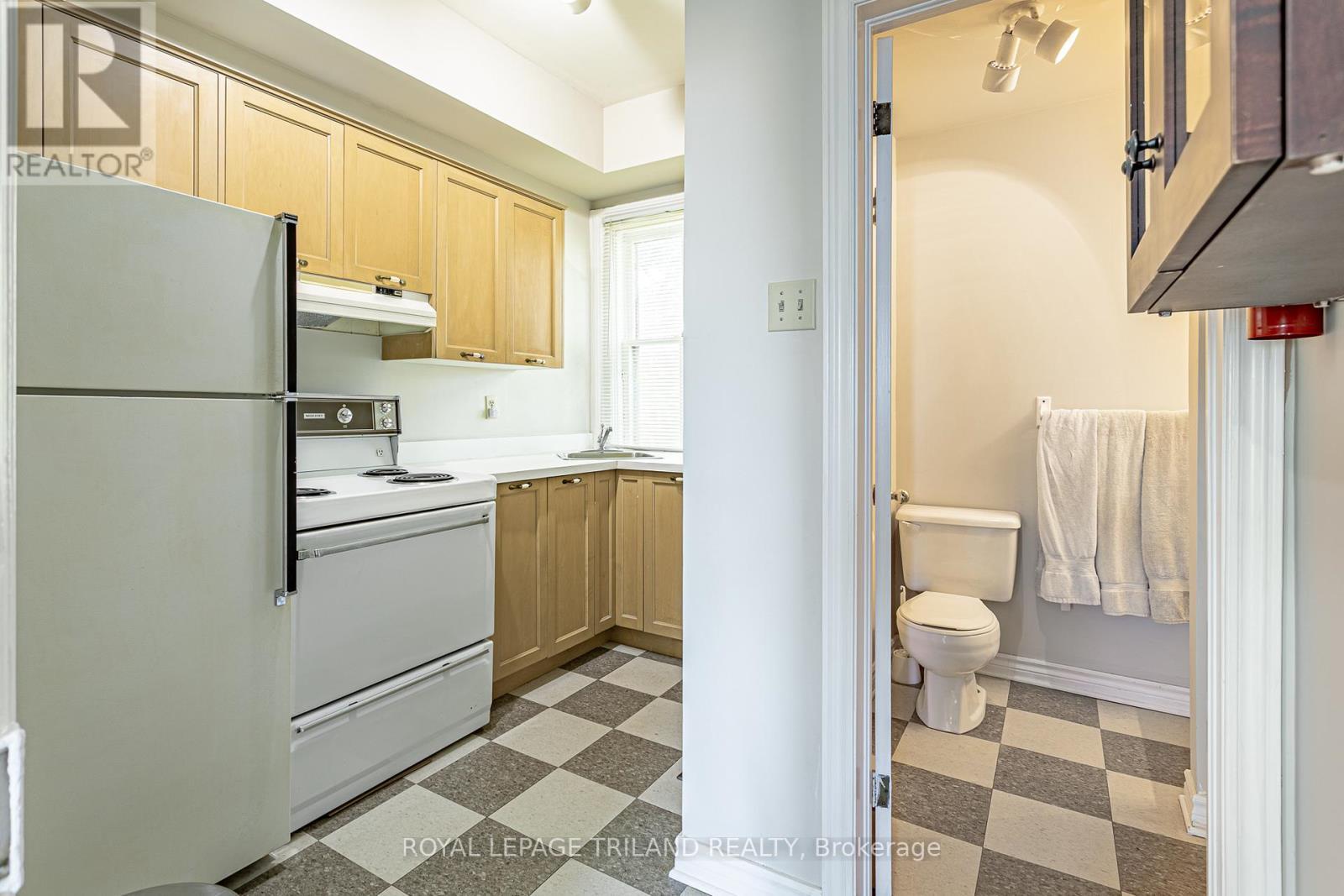 848 Dundas Street E, London East (East G), ON - Indoor
