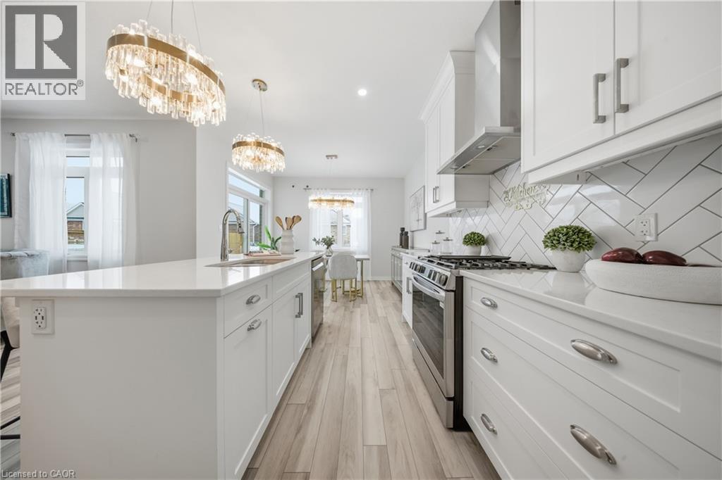 89 Acorn Trail, St. Thomas, ON - Indoor Photo Showing Kitchen With Upgraded Kitchen
