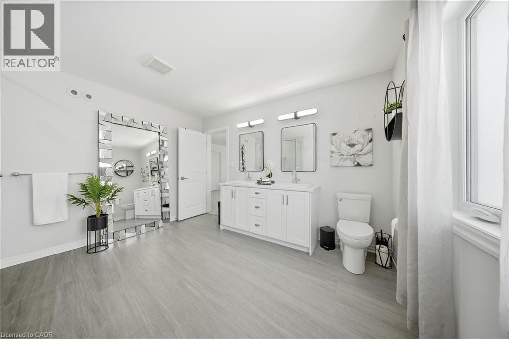 89 Acorn Trail, St. Thomas, ON - Indoor Photo Showing Bathroom