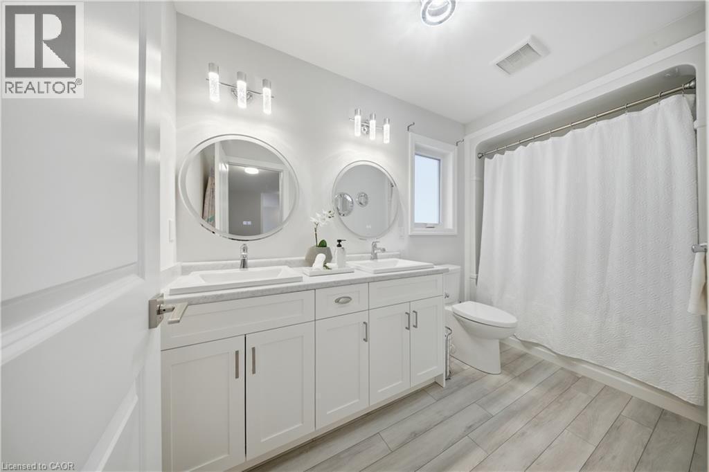 89 Acorn Trail, St. Thomas, ON - Indoor Photo Showing Bathroom