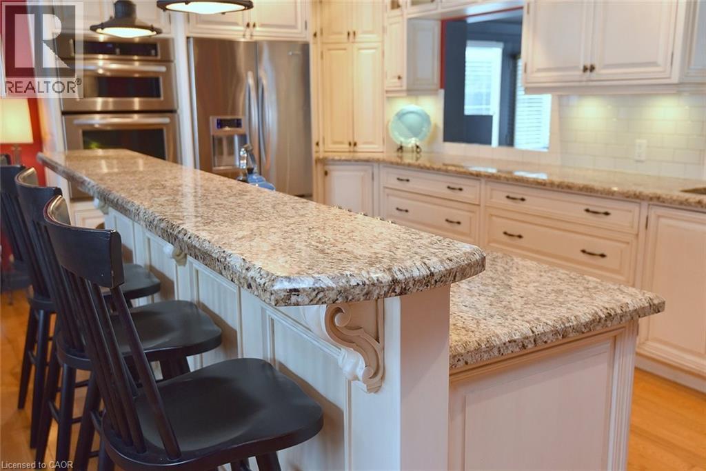 105 Overdale Avenue, Waterdown, ON - Indoor Photo Showing Kitchen With Upgraded Kitchen