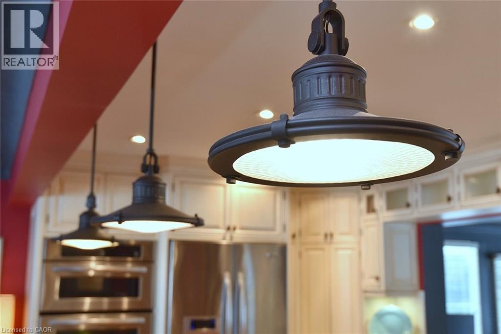 105 Overdale Avenue, Waterdown, ON - Indoor Photo Showing Other Room