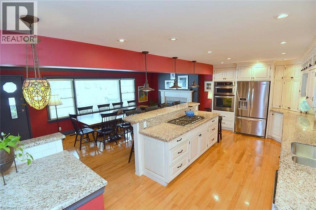 105 Overdale Avenue, Waterdown, ON - Indoor Photo Showing Kitchen With Upgraded Kitchen