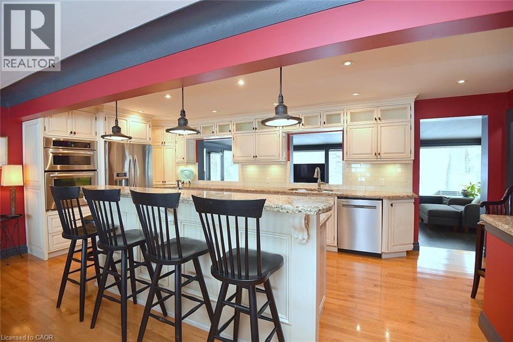 105 Overdale Avenue, Waterdown, ON - Indoor Photo Showing Kitchen With Upgraded Kitchen