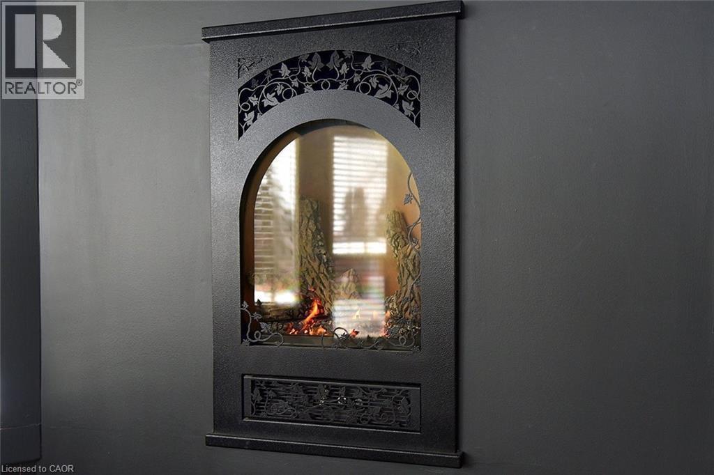 105 Overdale Avenue, Waterdown, ON - Indoor Photo Showing Other Room