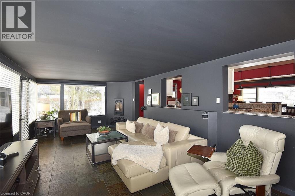 105 Overdale Avenue, Waterdown, ON - Indoor Photo Showing Living Room
