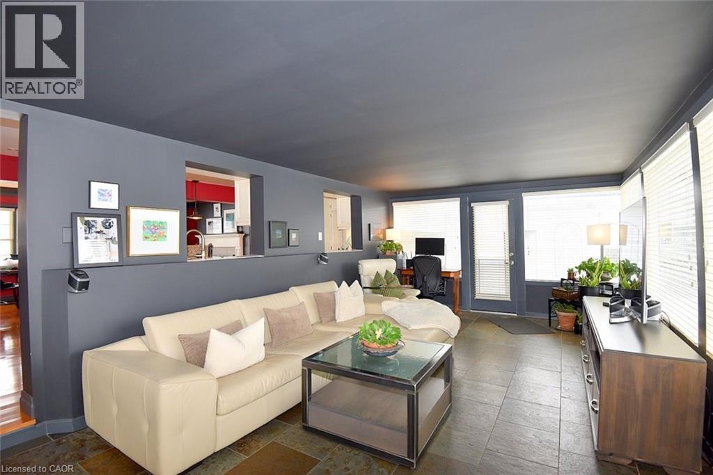 105 Overdale Avenue, Waterdown, ON - Indoor Photo Showing Living Room
