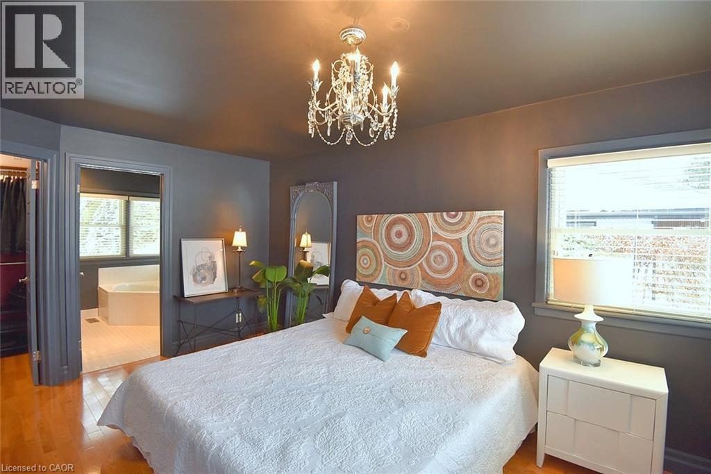 105 Overdale Avenue, Waterdown, ON - Indoor Photo Showing Bedroom