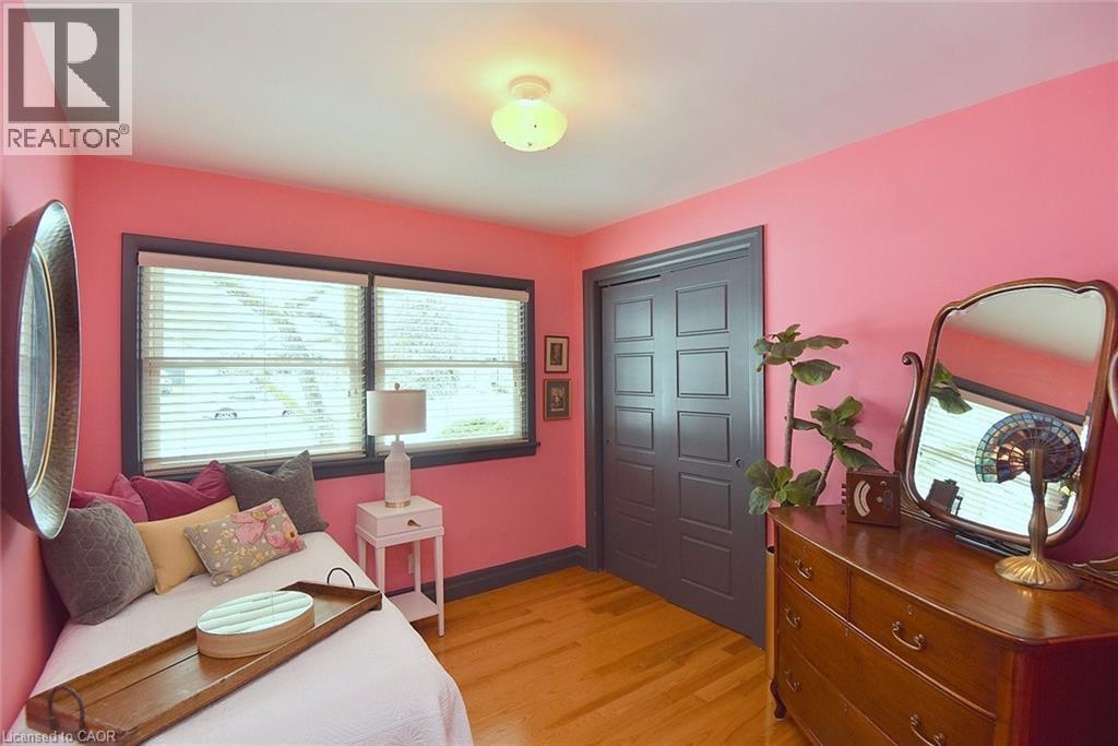 105 Overdale Avenue, Waterdown, ON - Indoor Photo Showing Bedroom