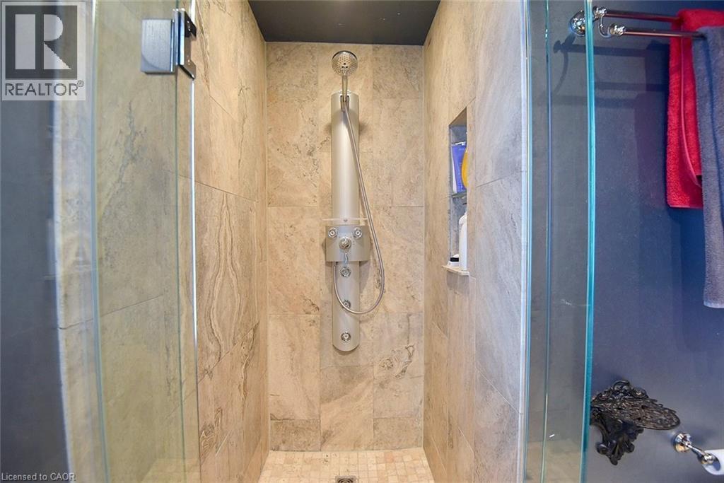 105 Overdale Avenue, Waterdown, ON - Indoor Photo Showing Bathroom