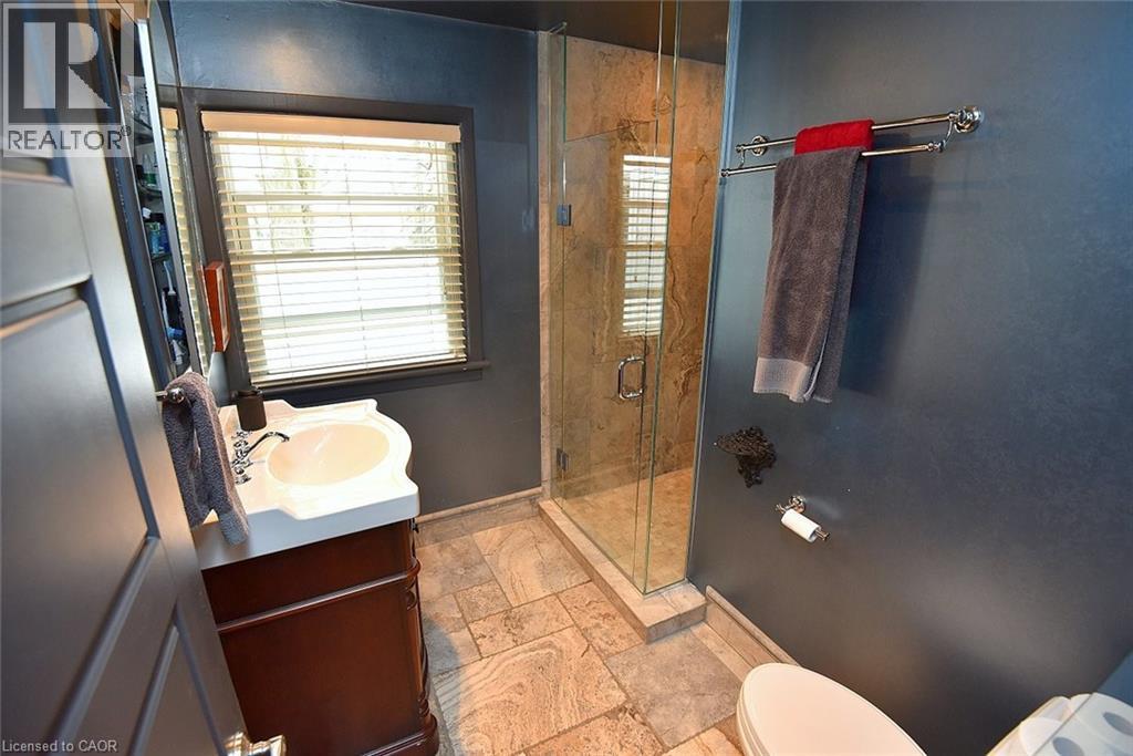 105 Overdale Avenue, Waterdown, ON - Indoor Photo Showing Bathroom